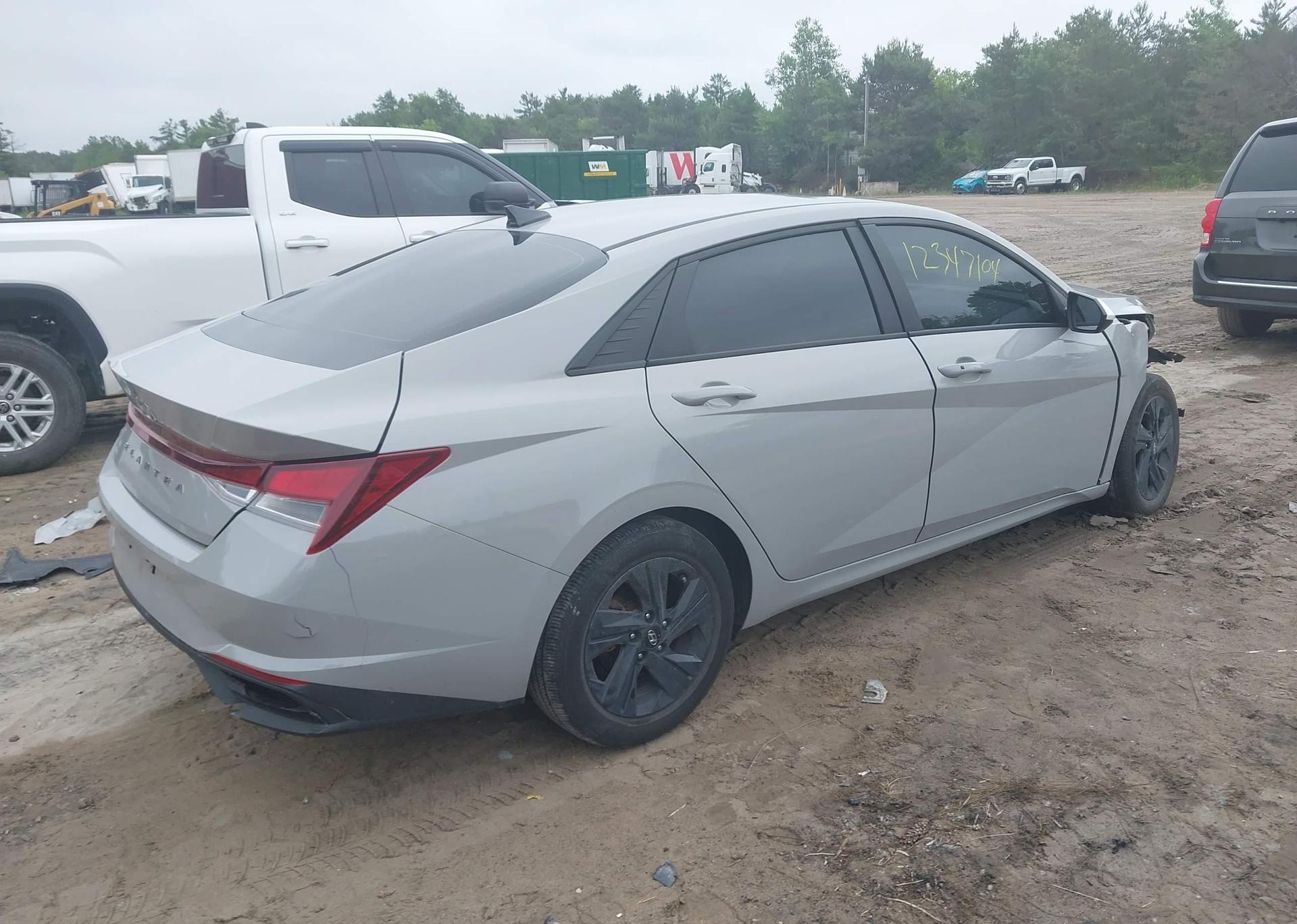 2023 HYUNDAI ELANTRA PREFERRED IVT WITH TECH PACKAGE