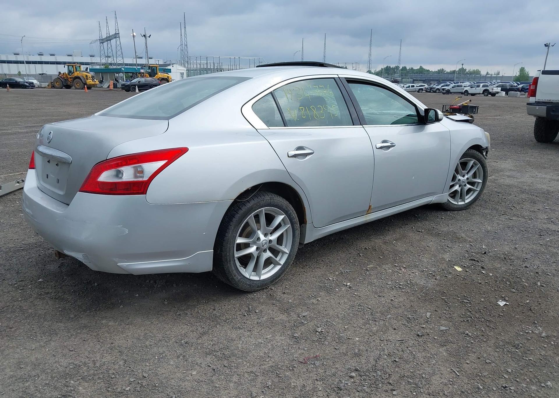 2011 NISSAN MAXIMA