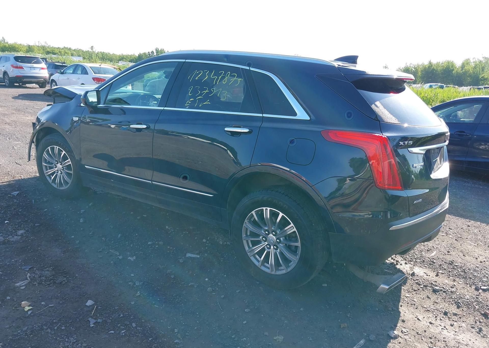 2017 CADILLAC XT5