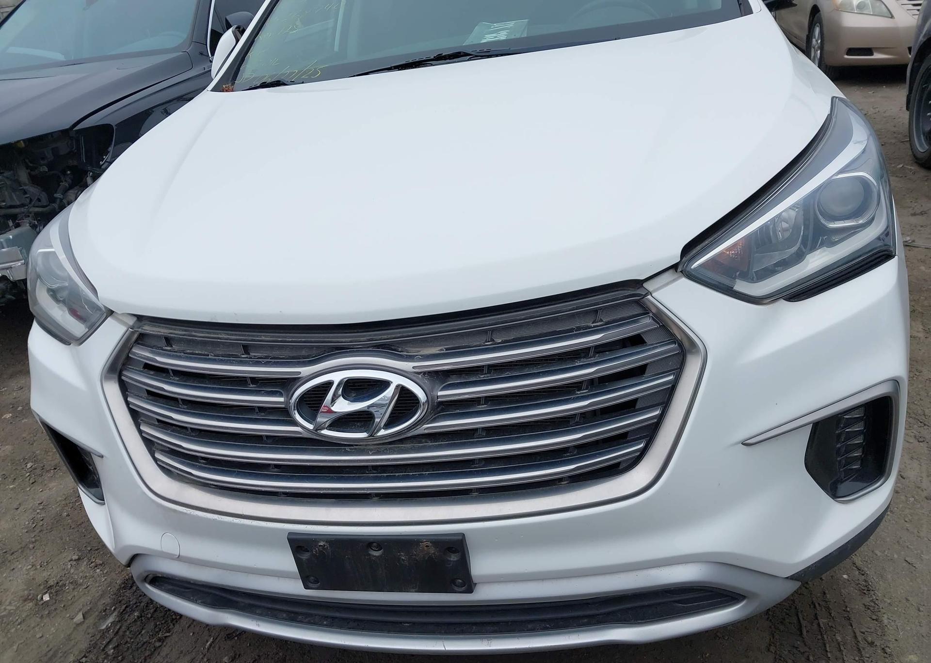2018 HYUNDAI SANTA FE SE