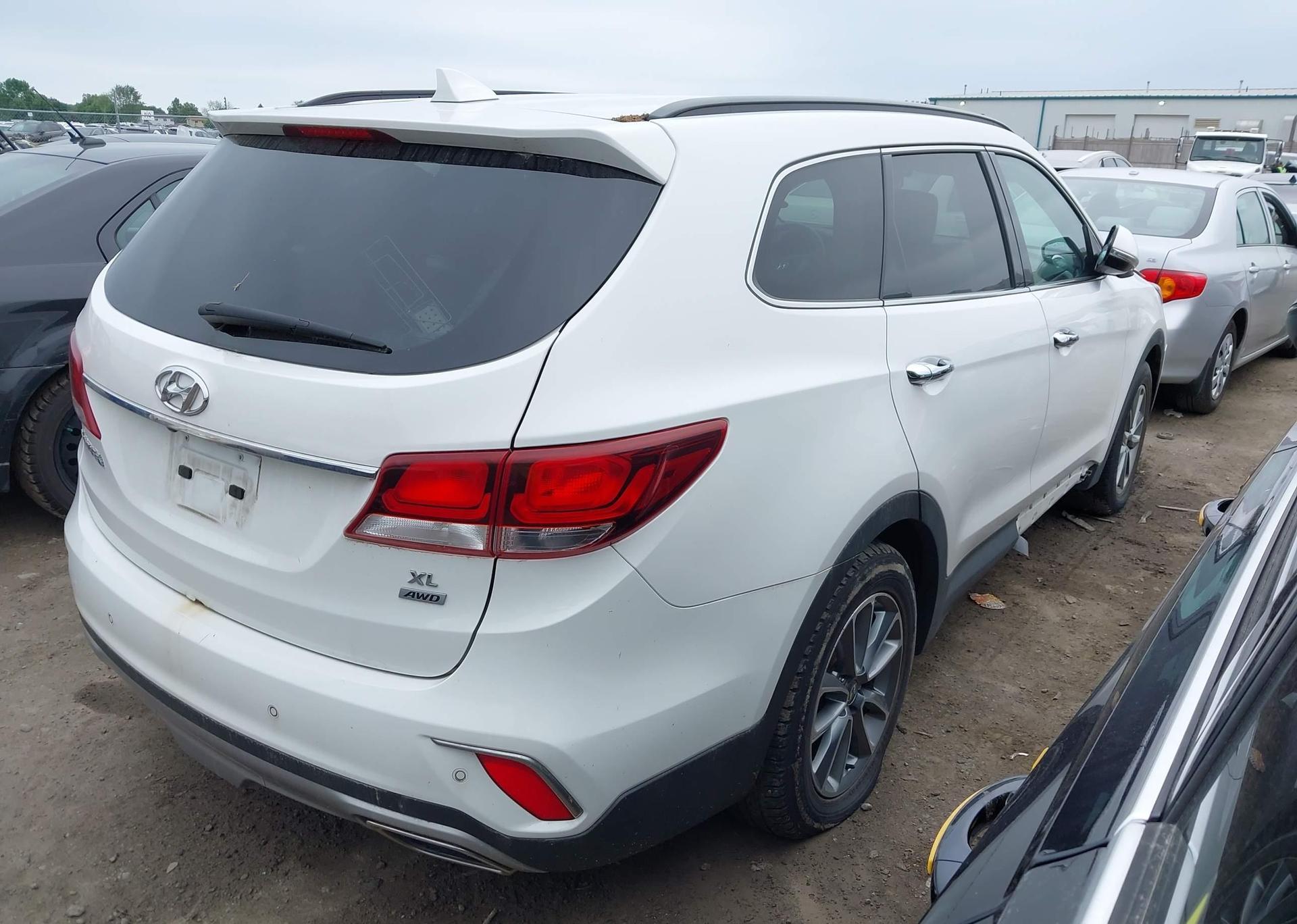 2018 HYUNDAI SANTA FE SE