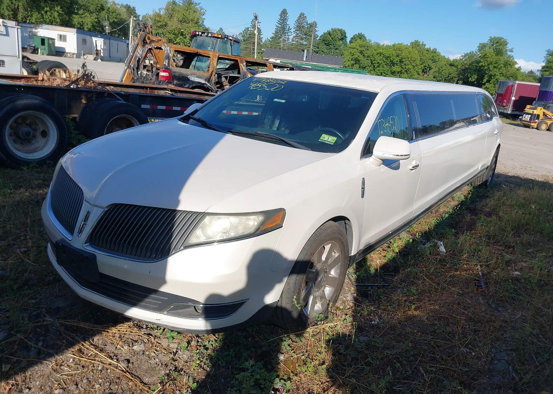 2013 LINCOLN MKT LIMO