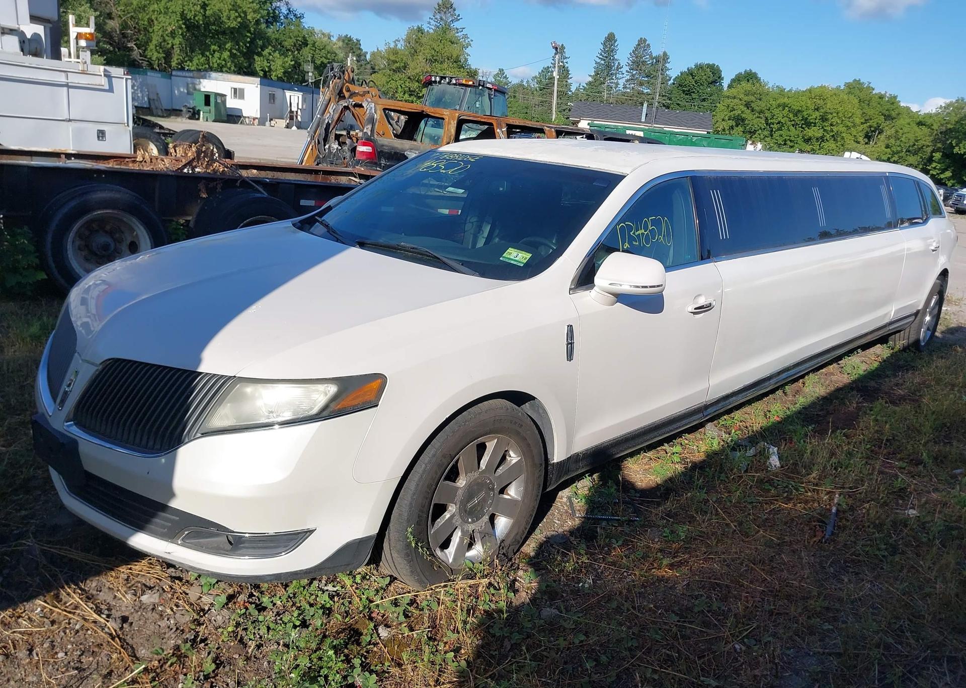 2013 LINCOLN MKT LIMO