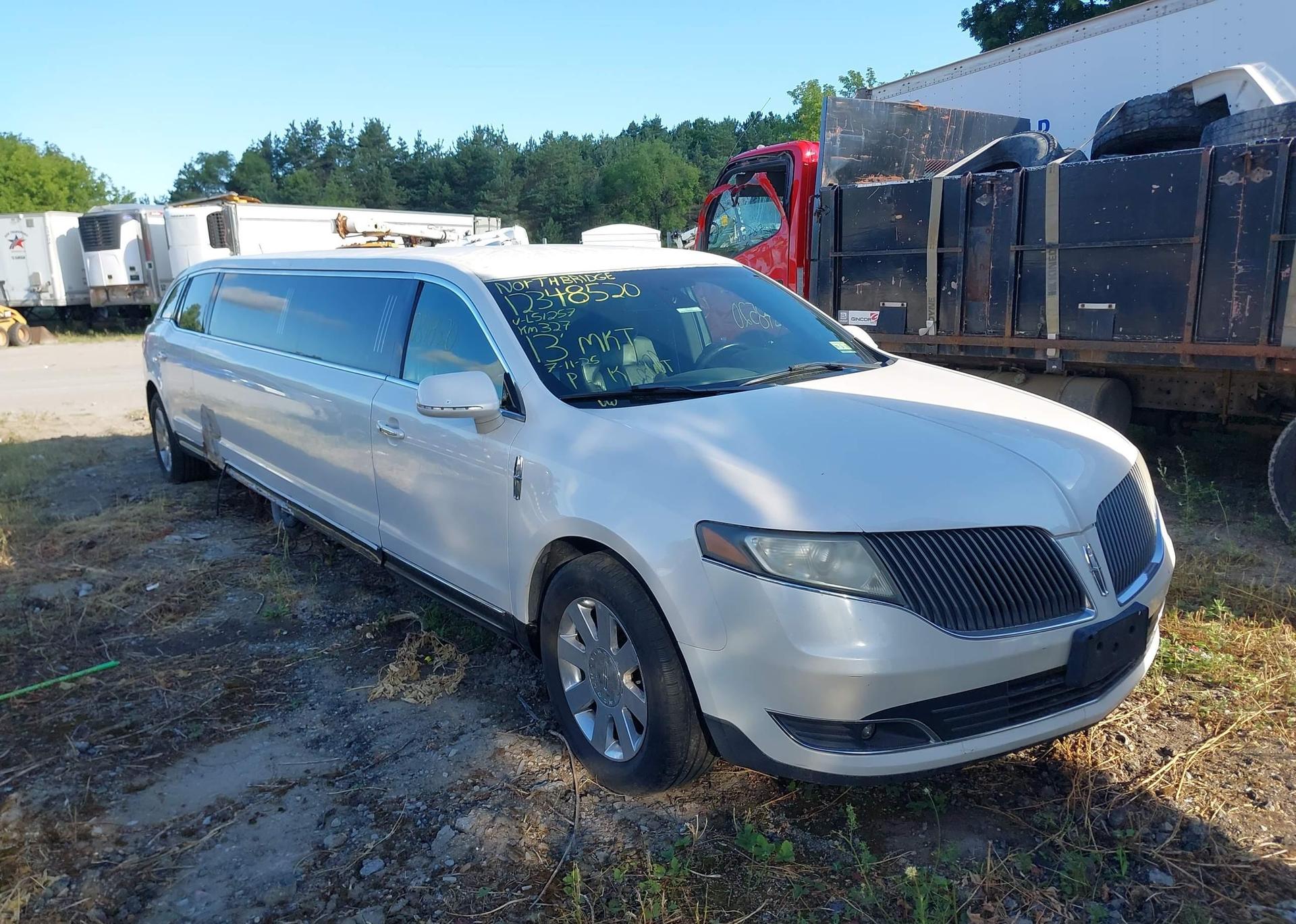 2013 LINCOLN MKT LIMO
