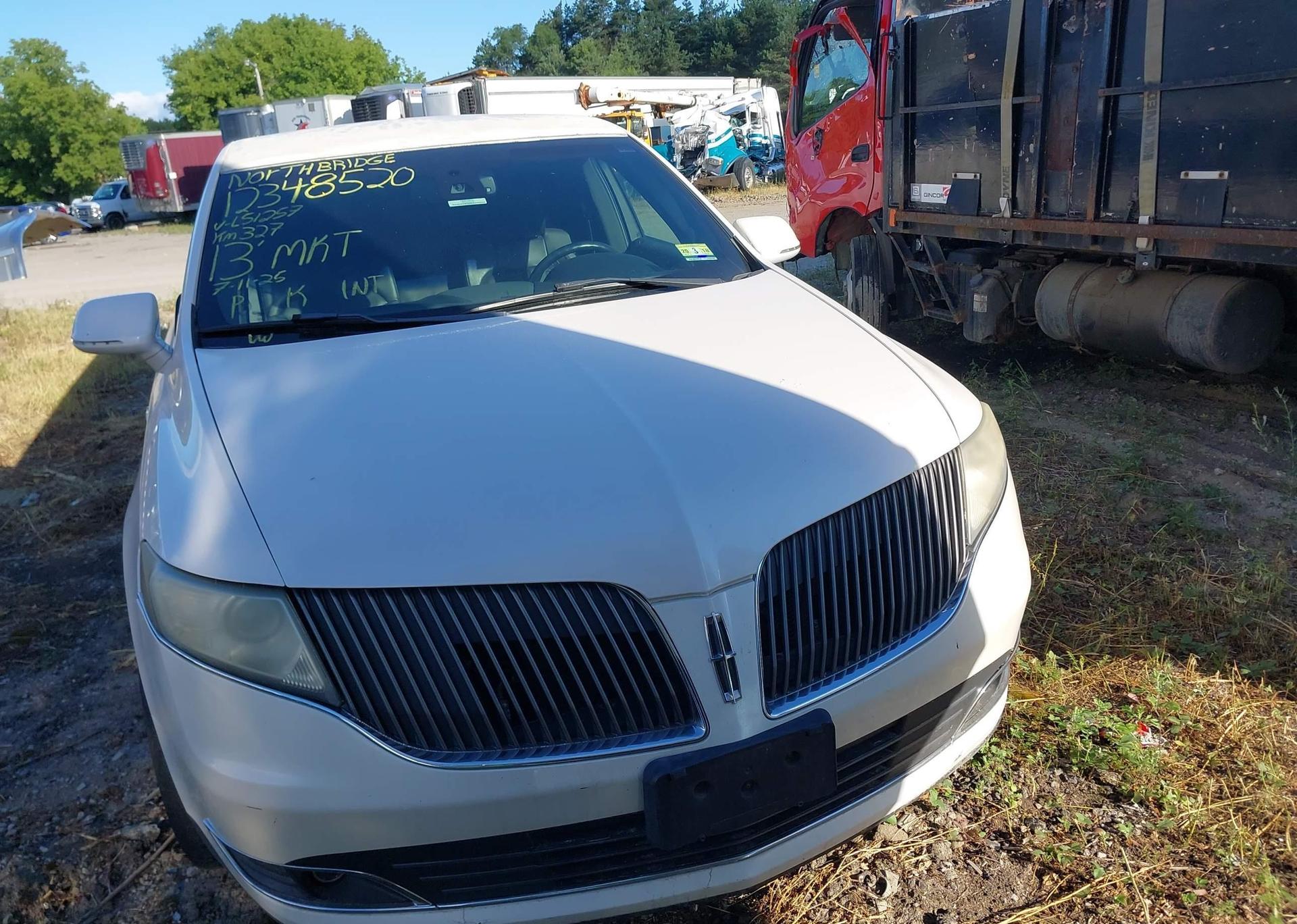 2013 LINCOLN MKT LIMO