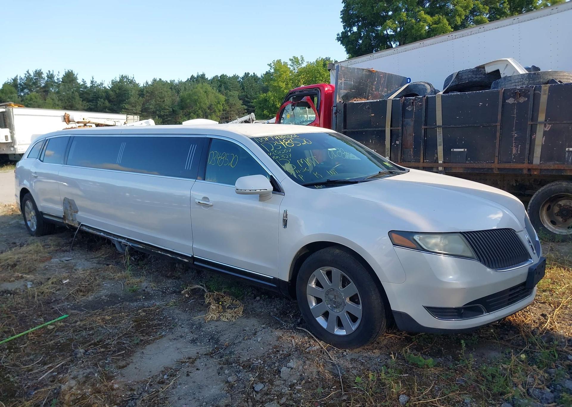 2013 LINCOLN MKT LIMO