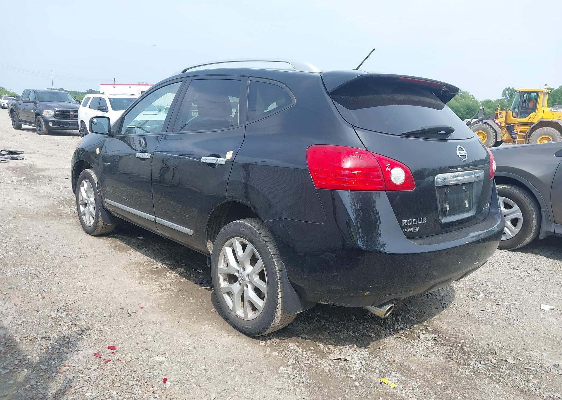 2013 NISSAN ROGUE S