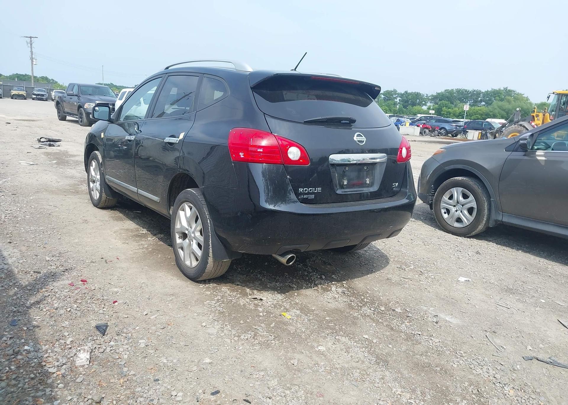 2013 NISSAN ROGUE S
