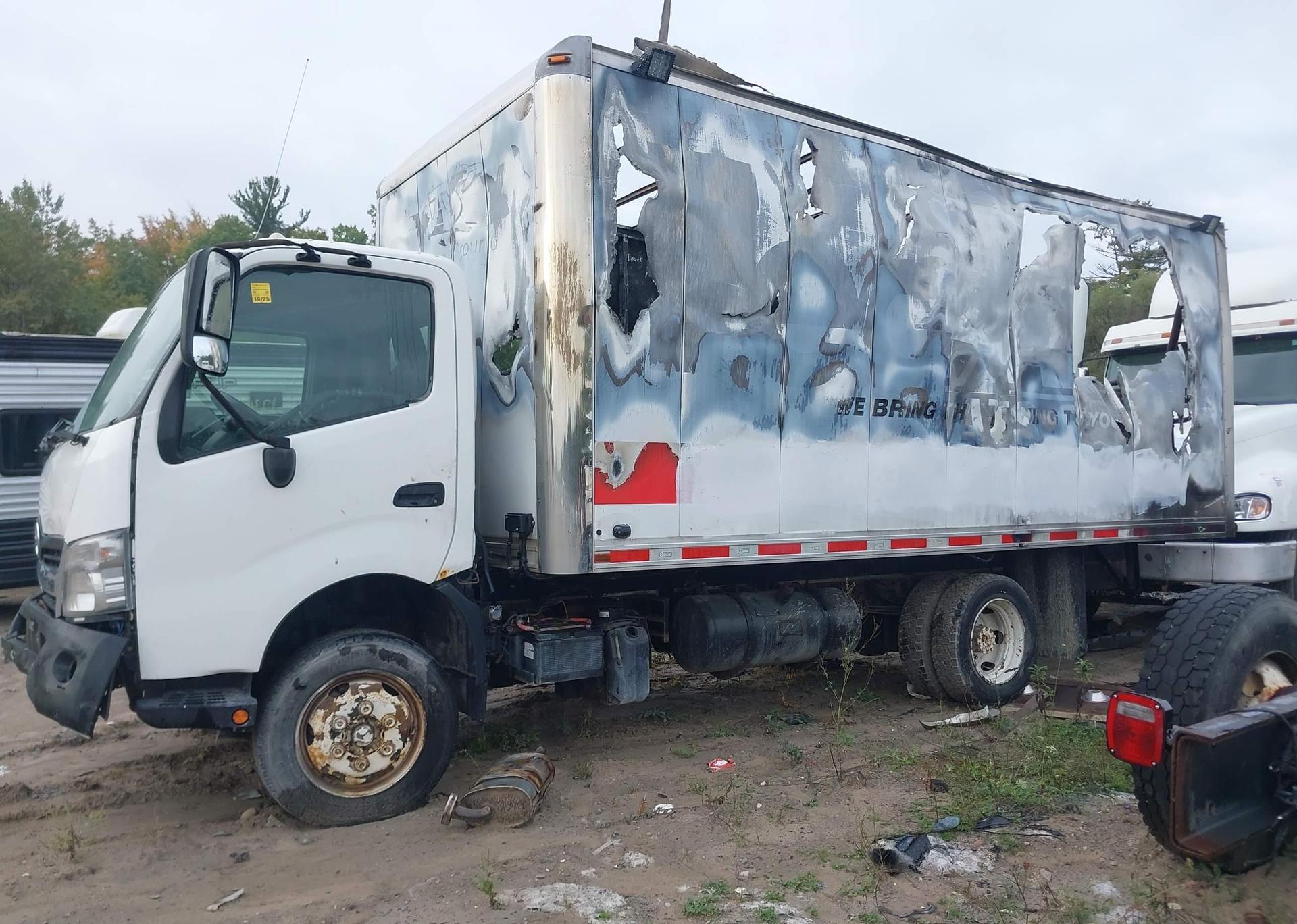 2014 HINO 195