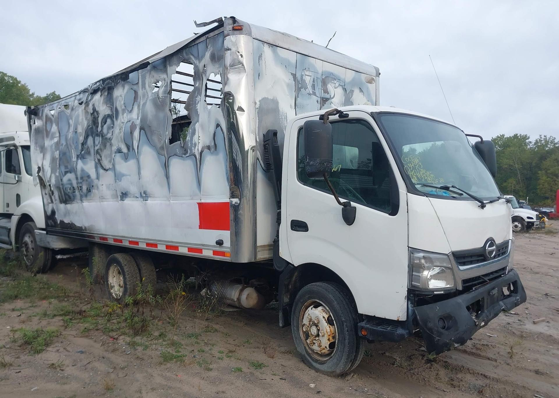 2014 HINO 195