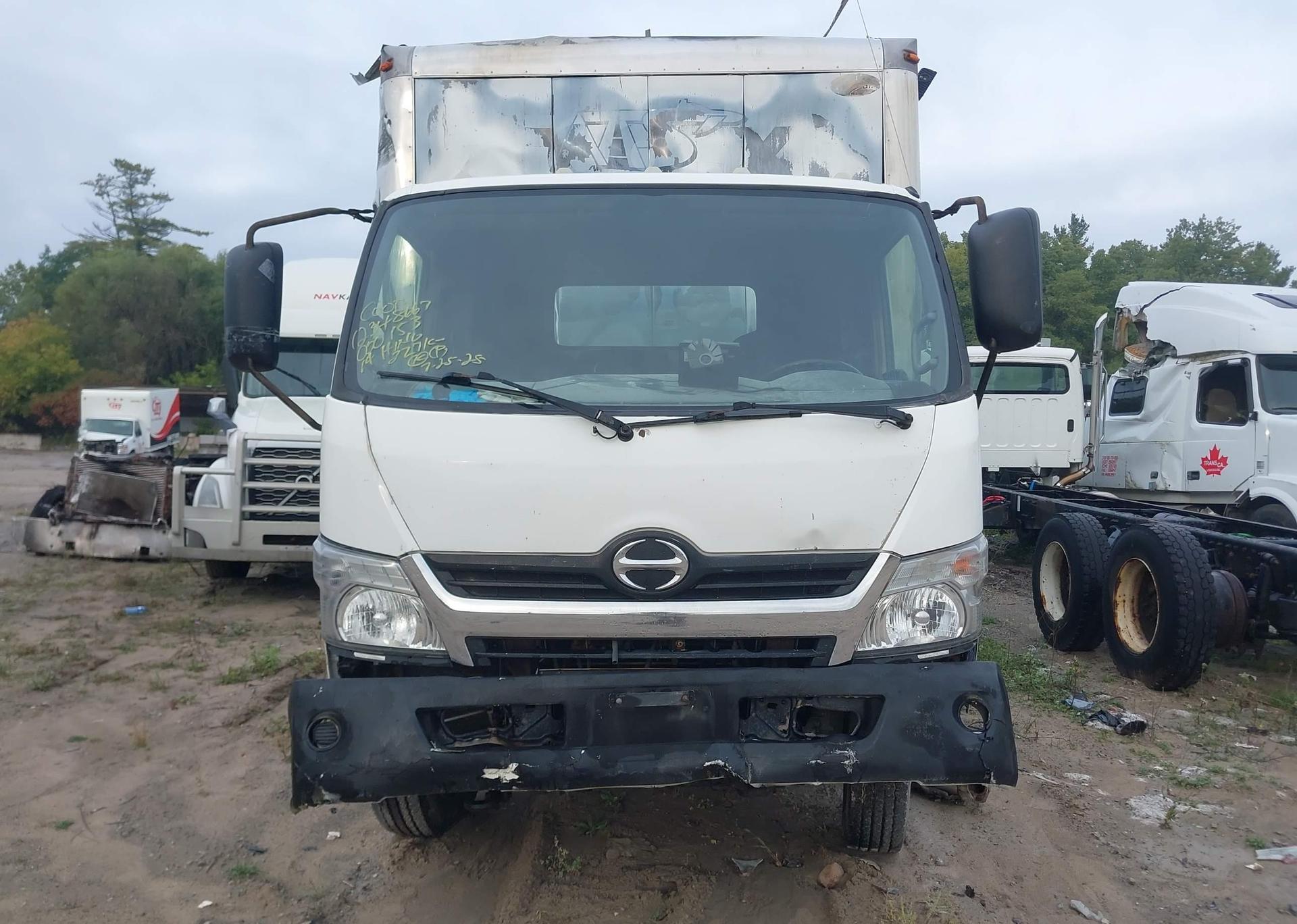 2014 HINO 195