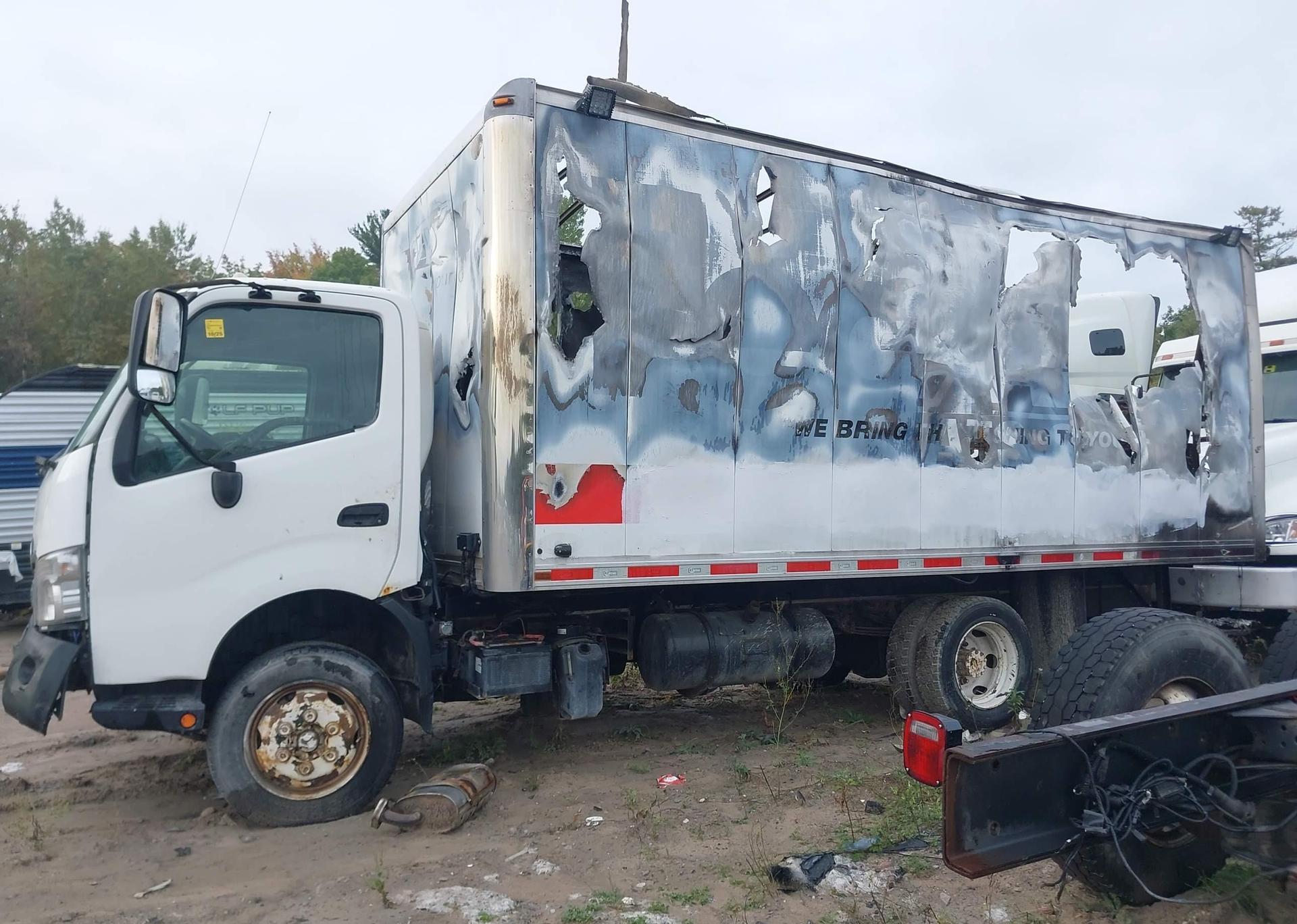 2014 HINO 195