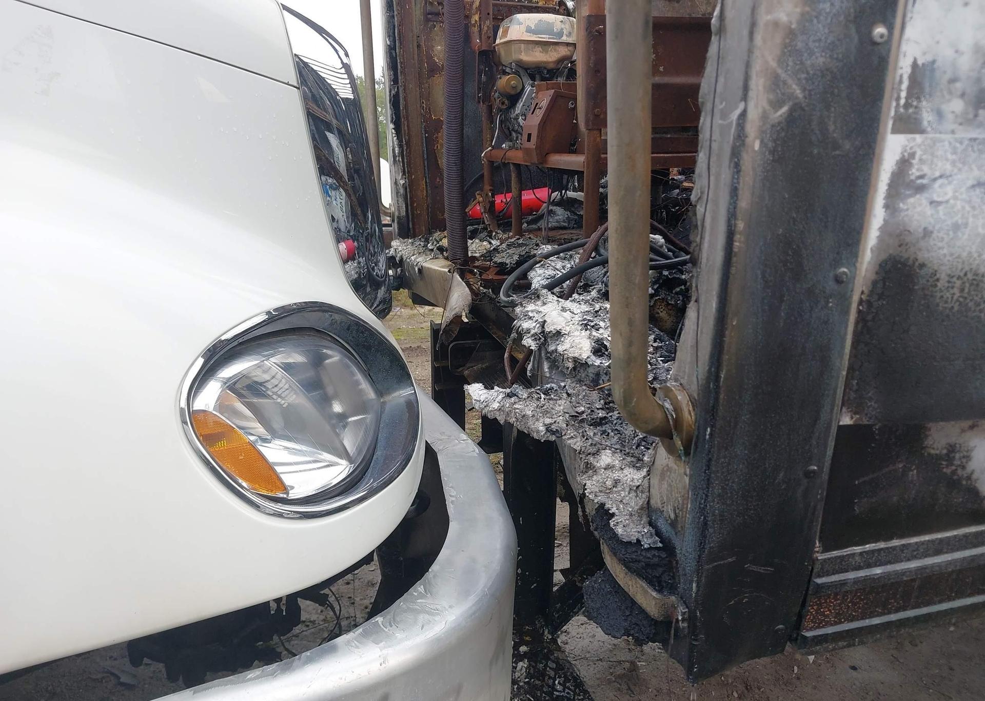 2014 HINO 195