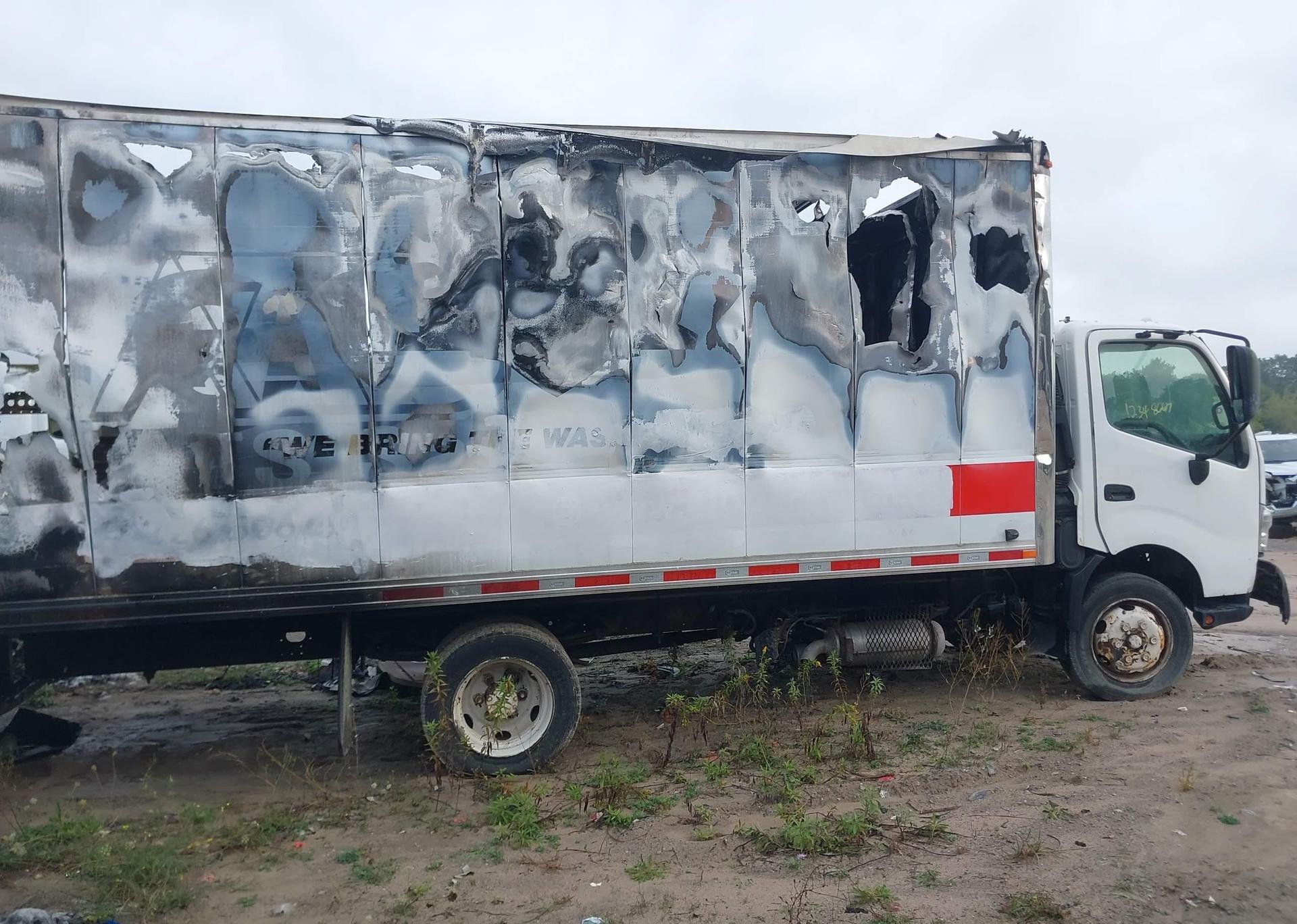 2014 HINO 195