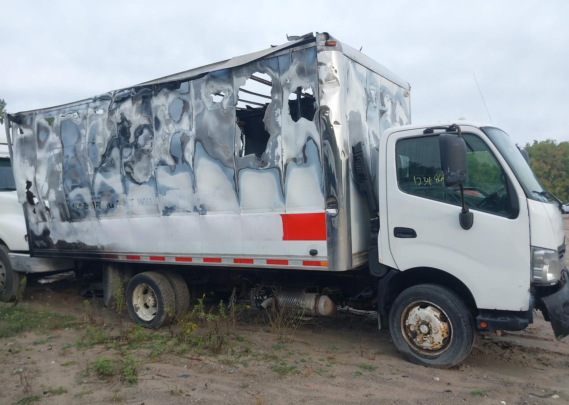 2014 HINO 195