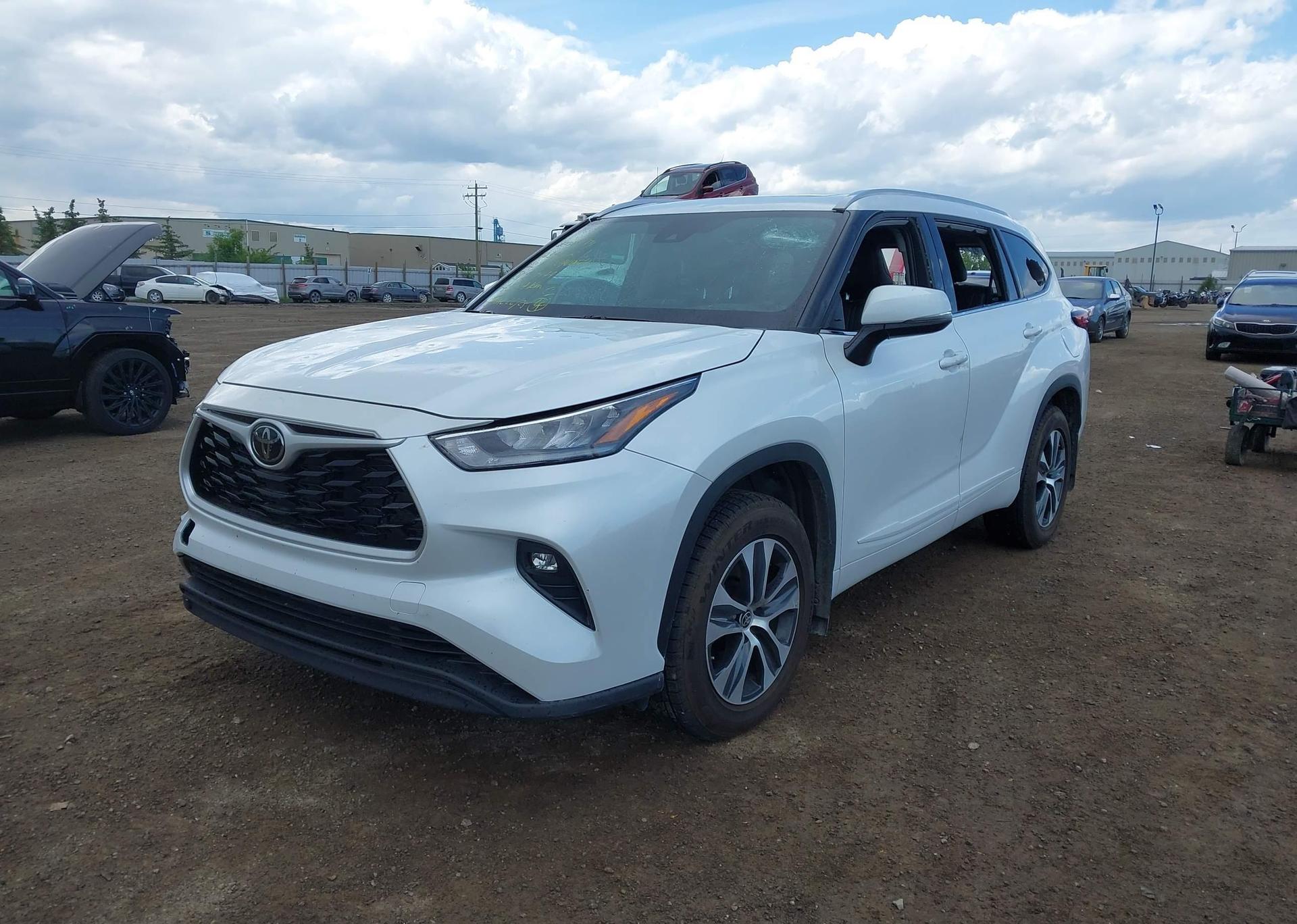 2022 TOYOTA highlander xle