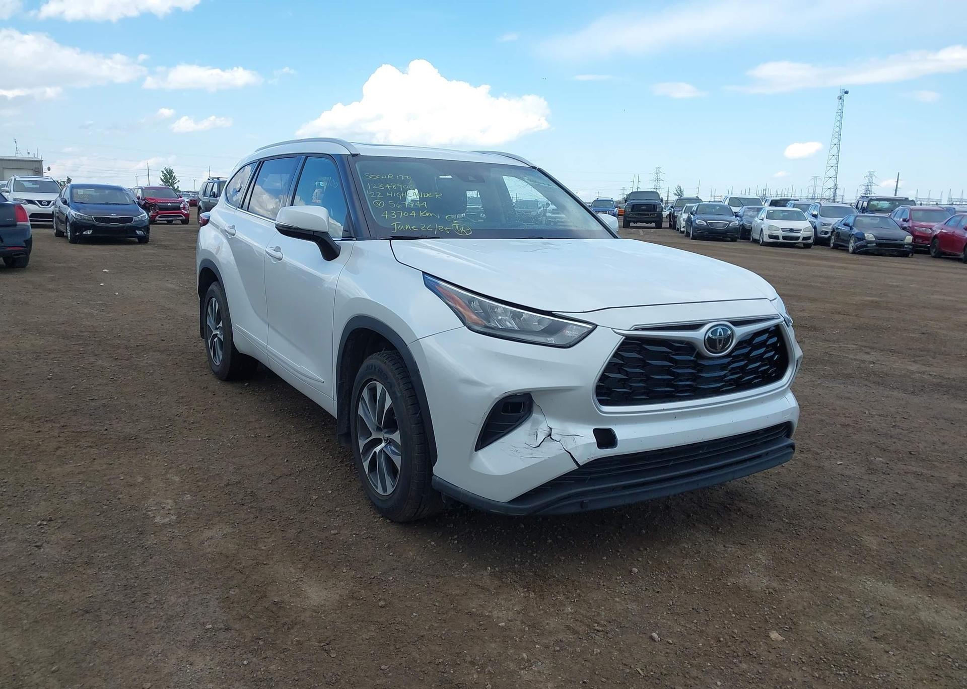 2022 TOYOTA highlander xle