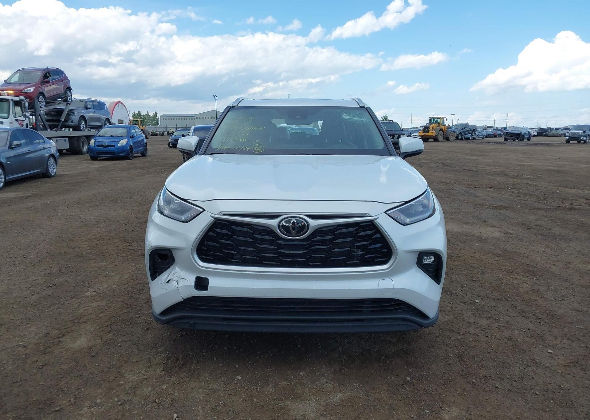 2022 TOYOTA highlander xle