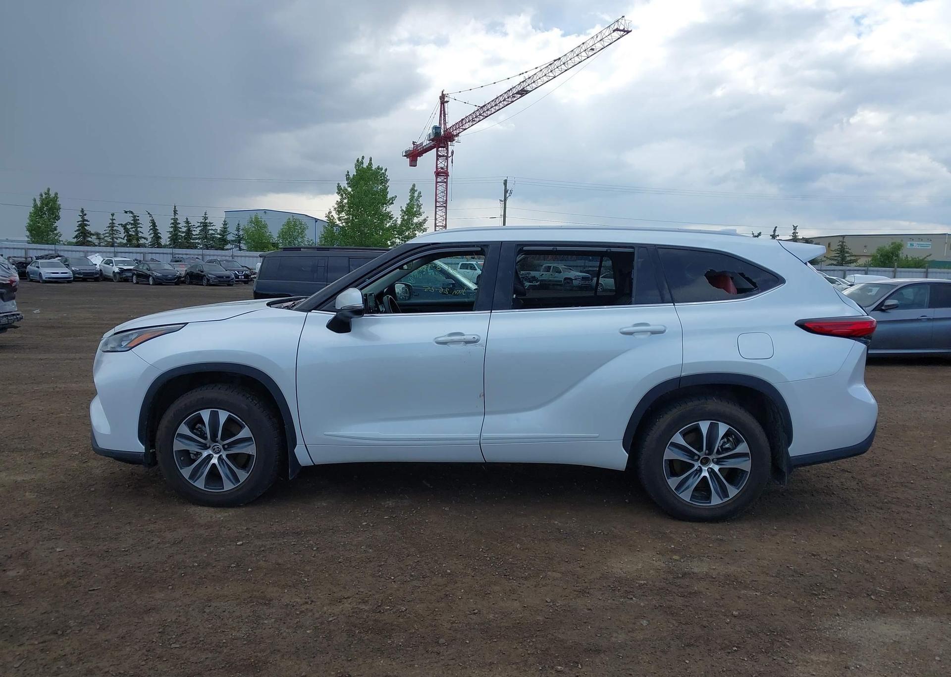 2022 TOYOTA highlander xle