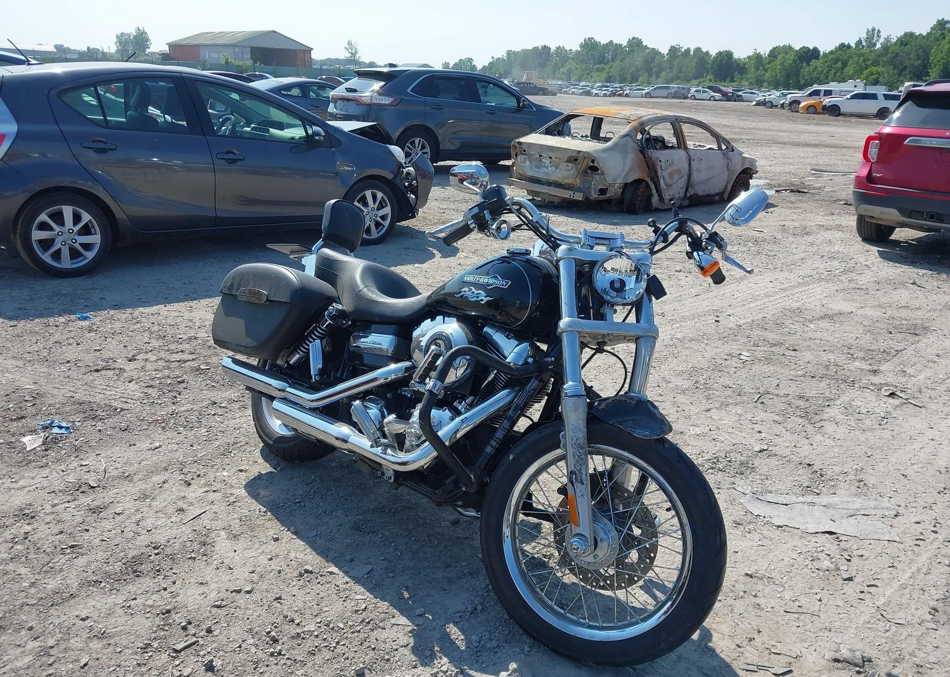 2011 HARLEY-DAVIDSON FXDC
