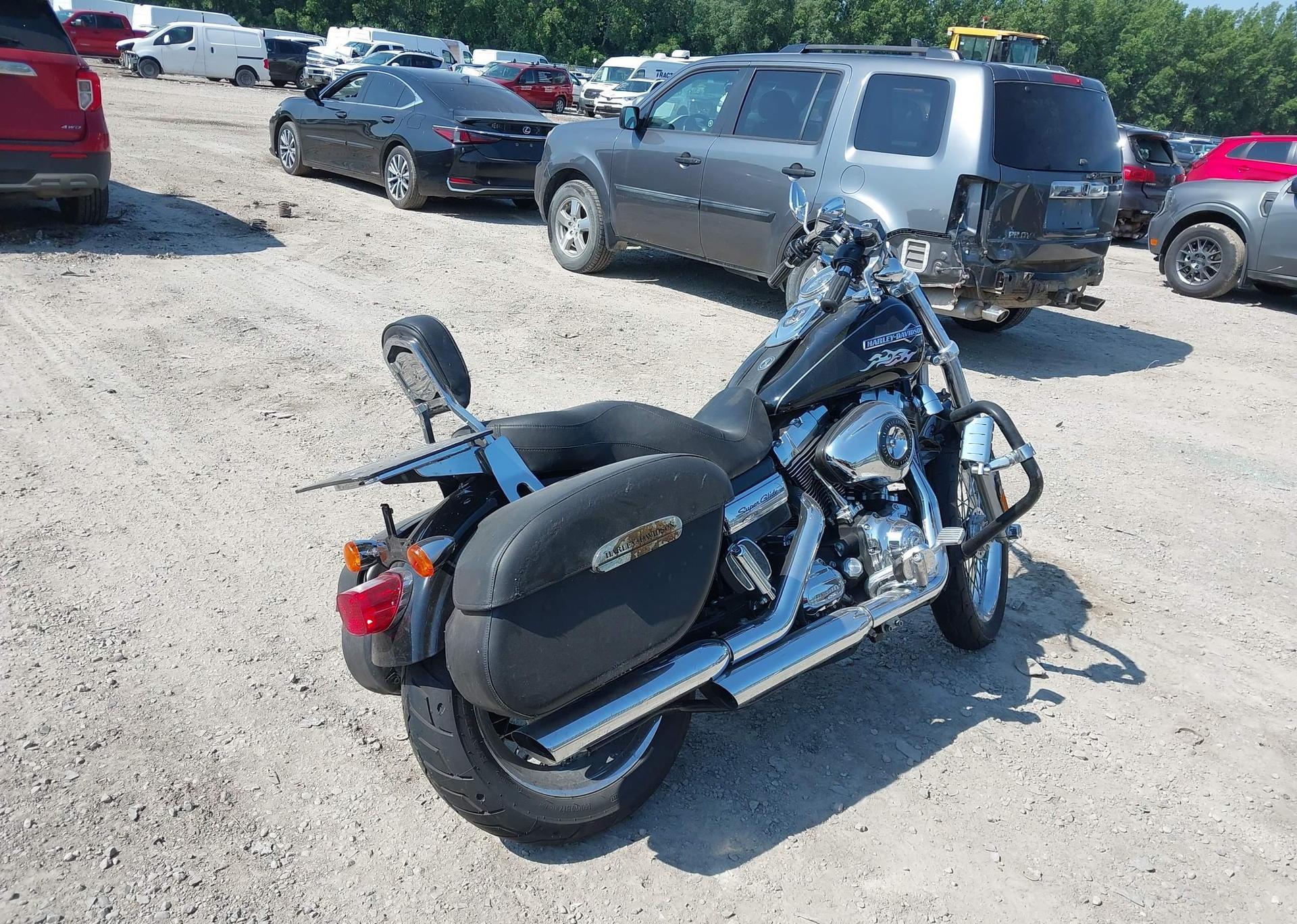 2011 HARLEY-DAVIDSON FXDC