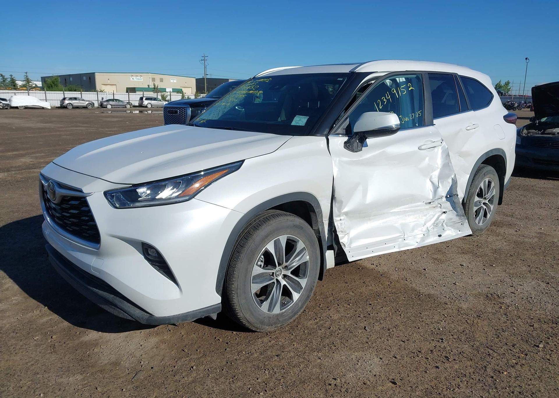 2024 TOYOTA HIGHLANDER LE
