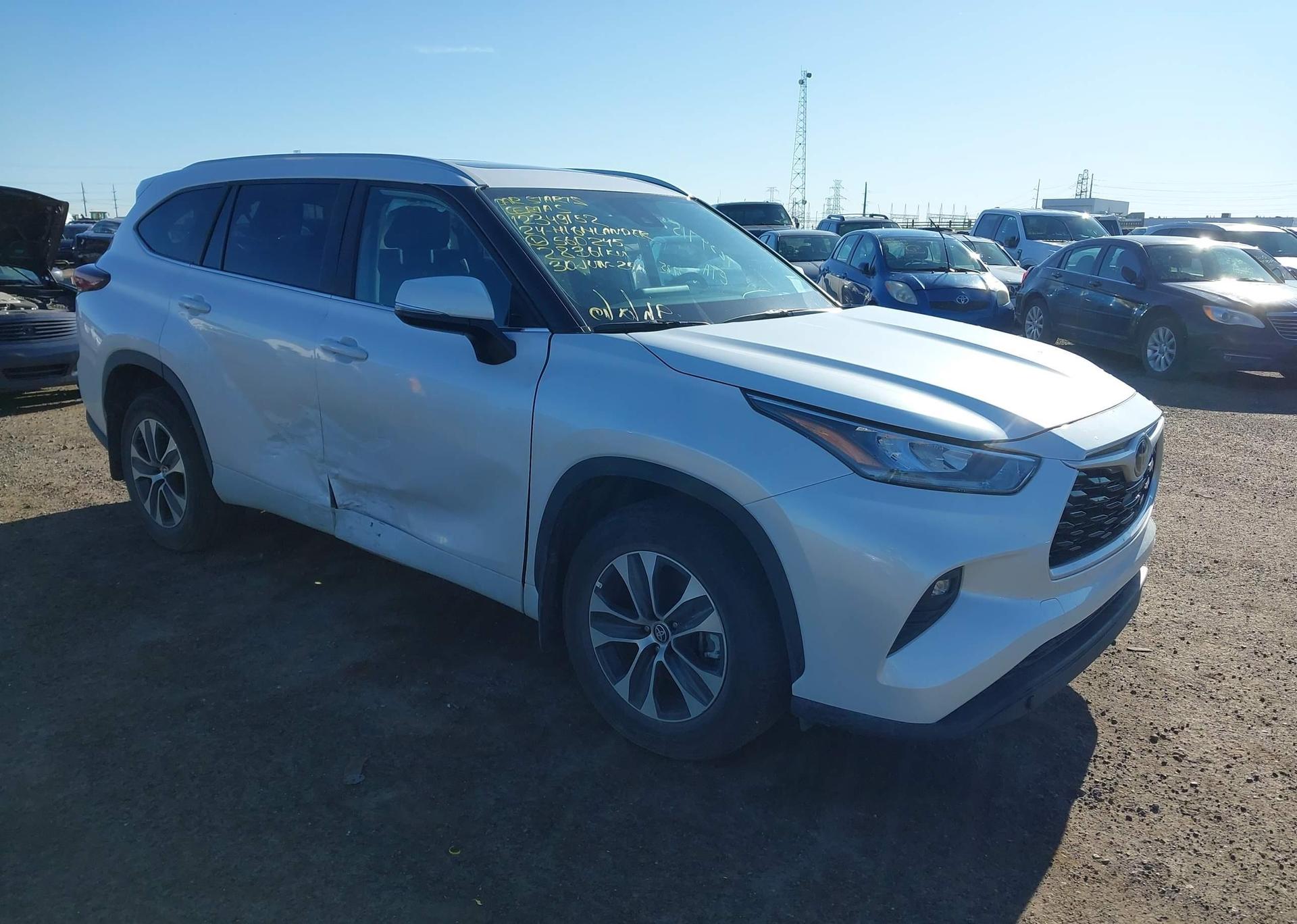 2024 TOYOTA HIGHLANDER LE