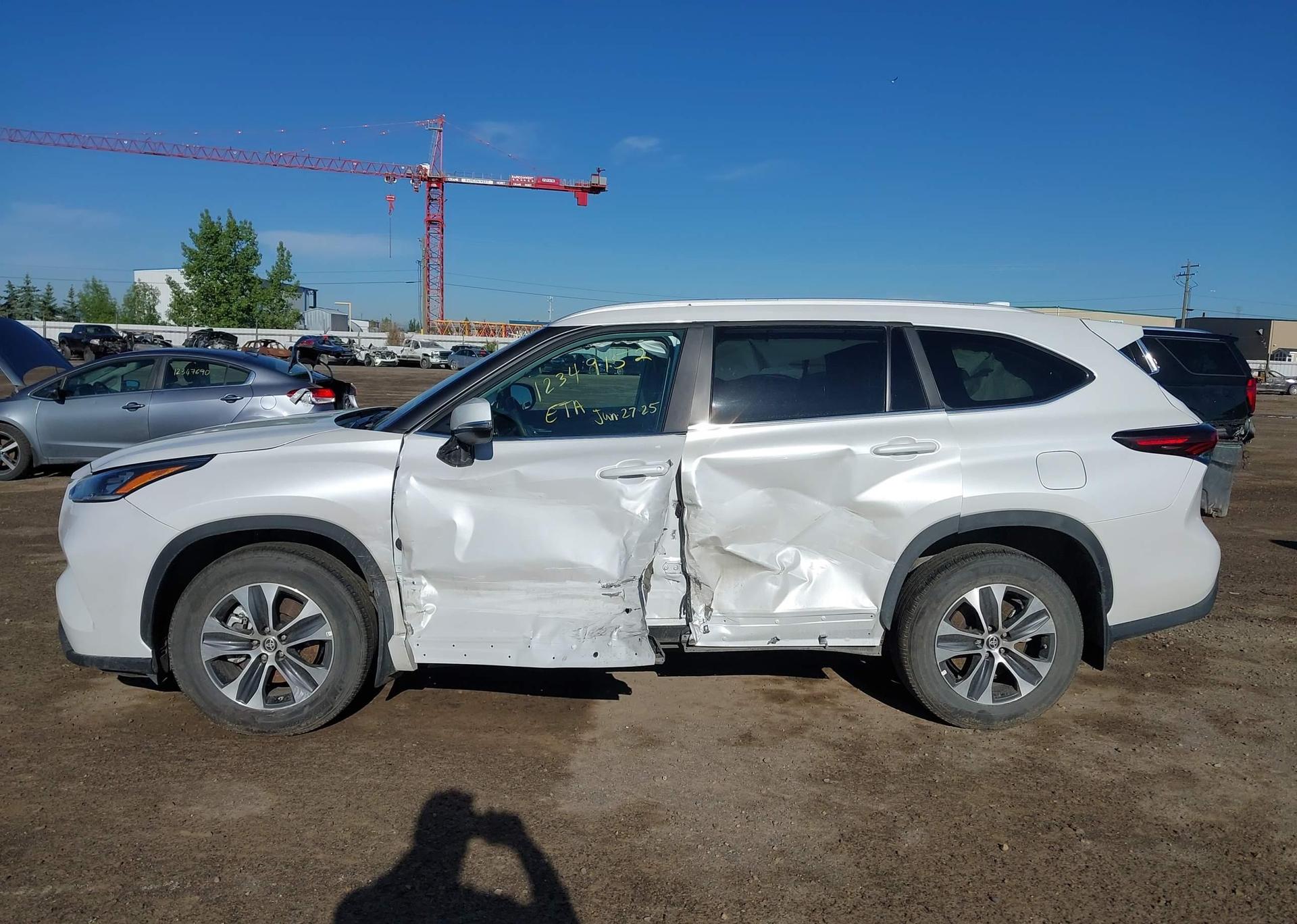 2024 TOYOTA HIGHLANDER LE