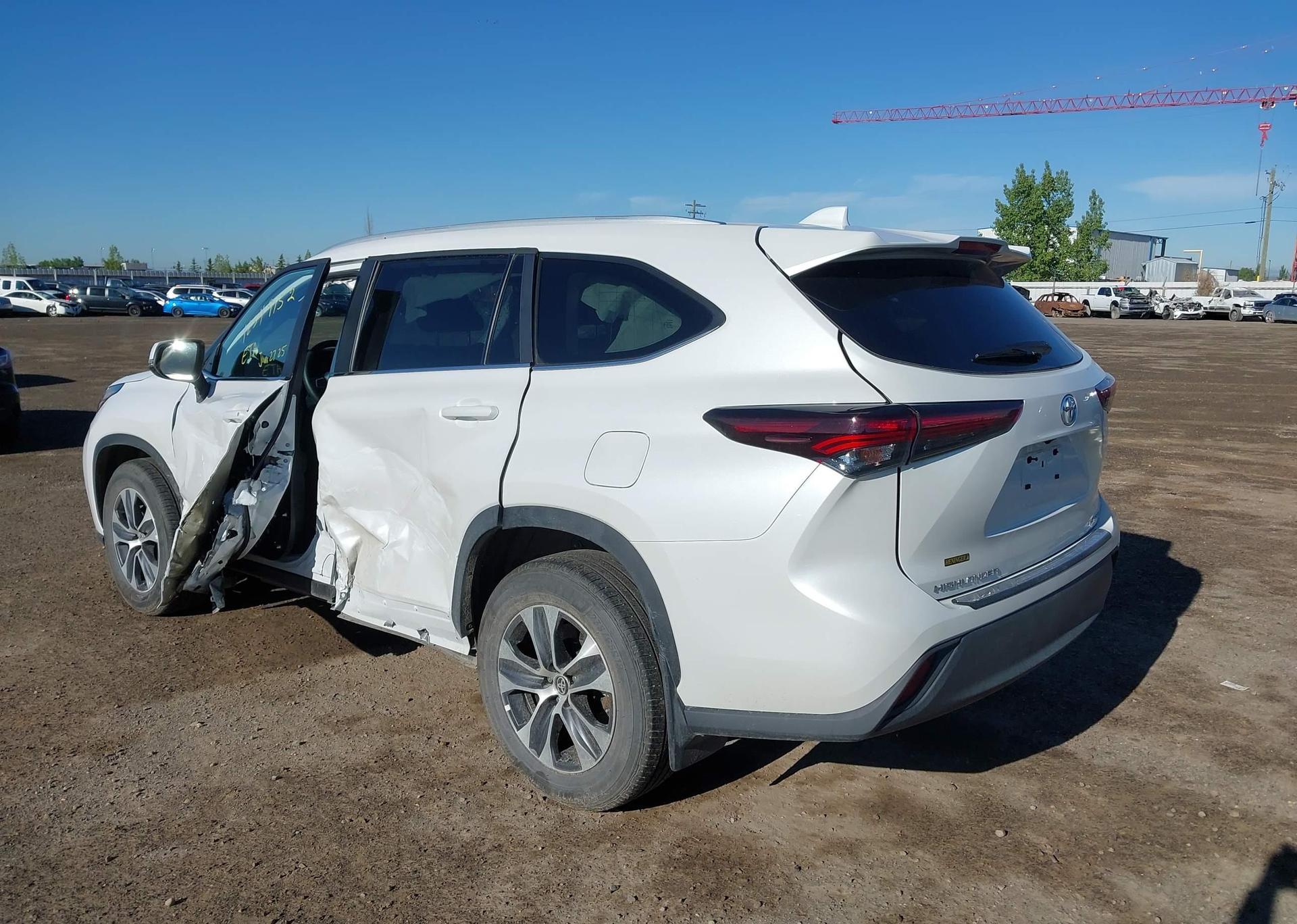 2024 TOYOTA HIGHLANDER LE