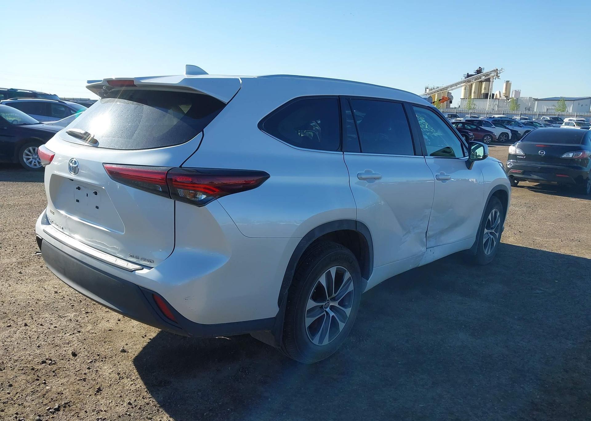 2024 TOYOTA HIGHLANDER LE