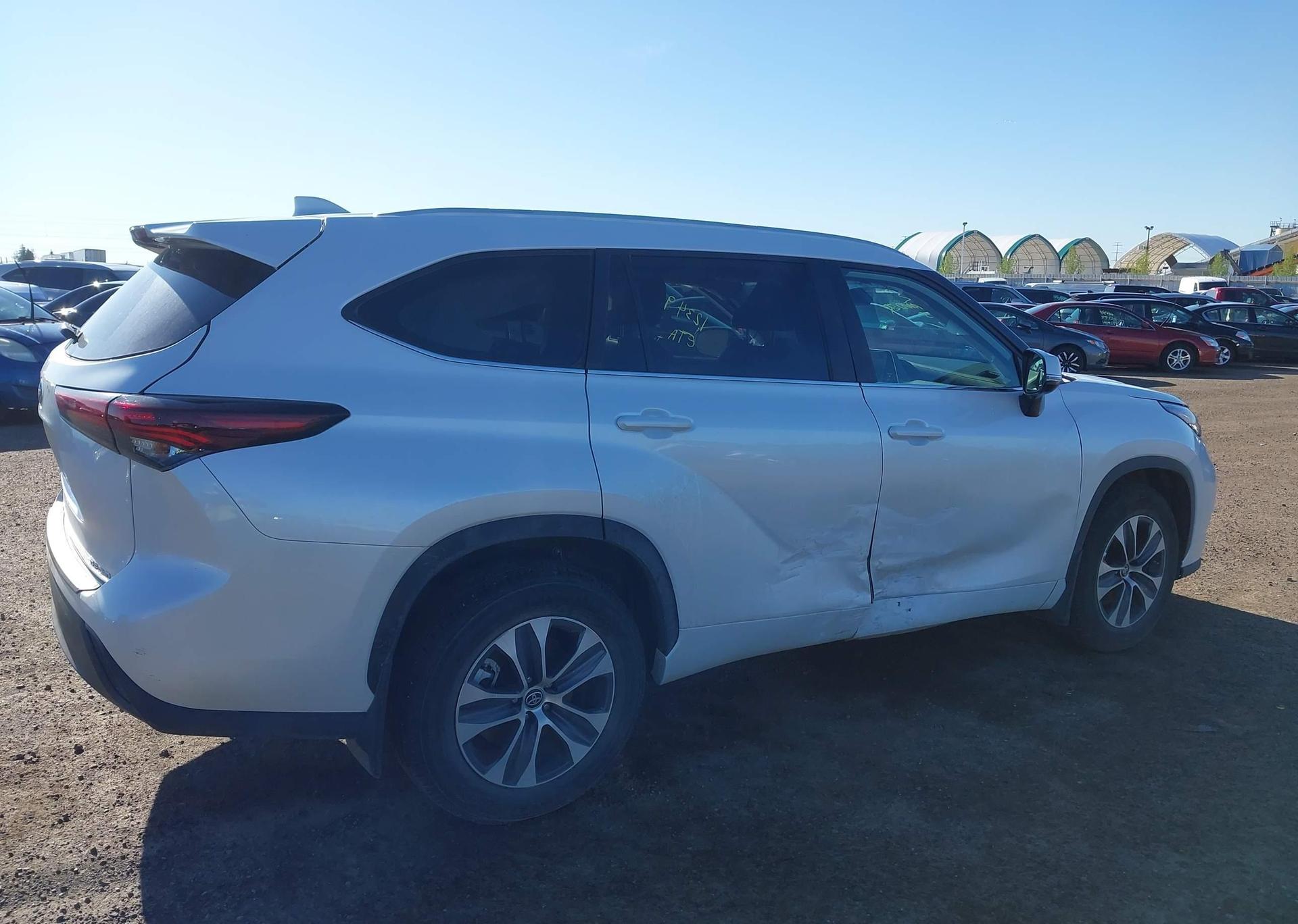 2024 TOYOTA HIGHLANDER LE