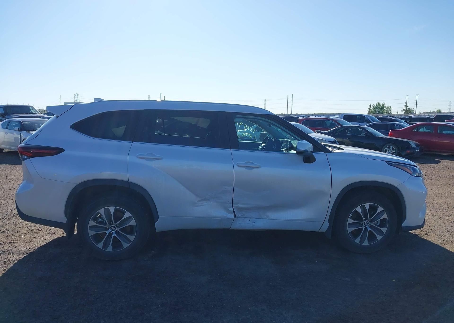 2024 TOYOTA HIGHLANDER LE