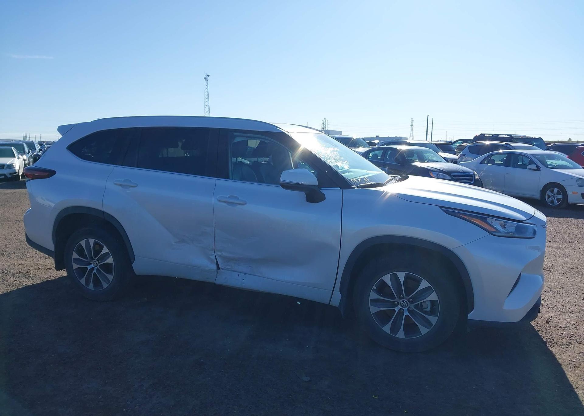 2024 TOYOTA HIGHLANDER LE