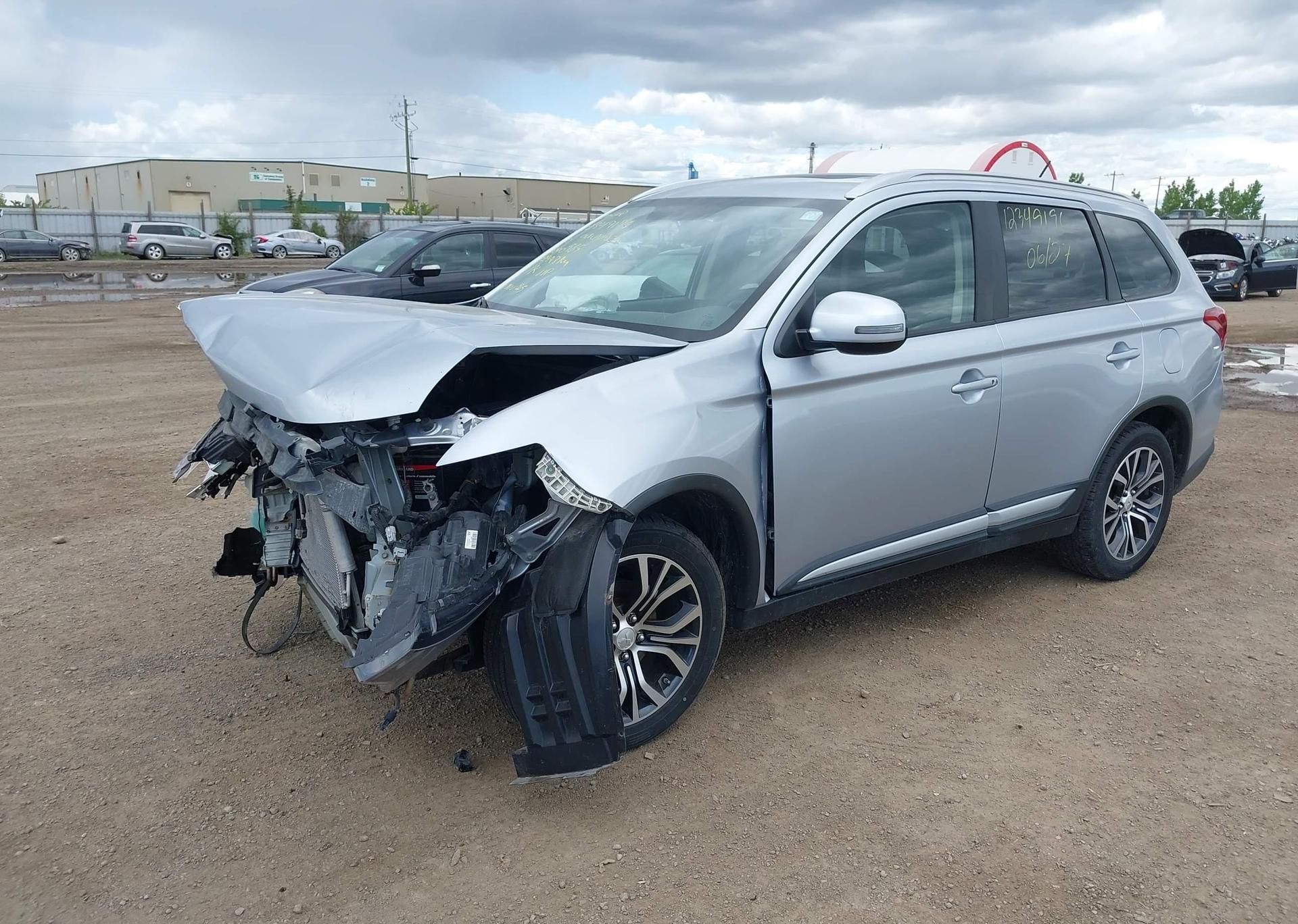 2016 MITSUBISHI OUTLANDER ES