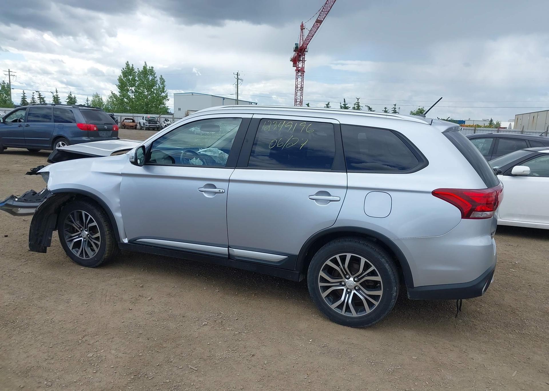 2016 MITSUBISHI OUTLANDER ES