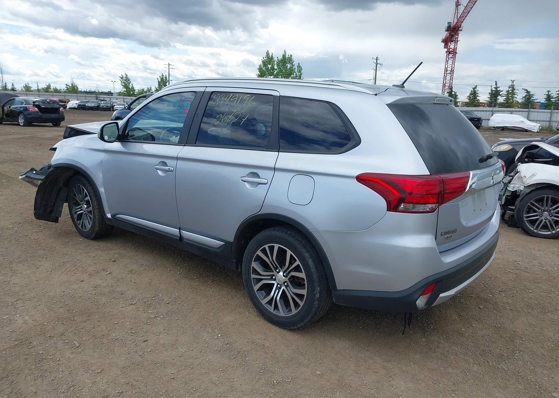 2016 MITSUBISHI OUTLANDER ES