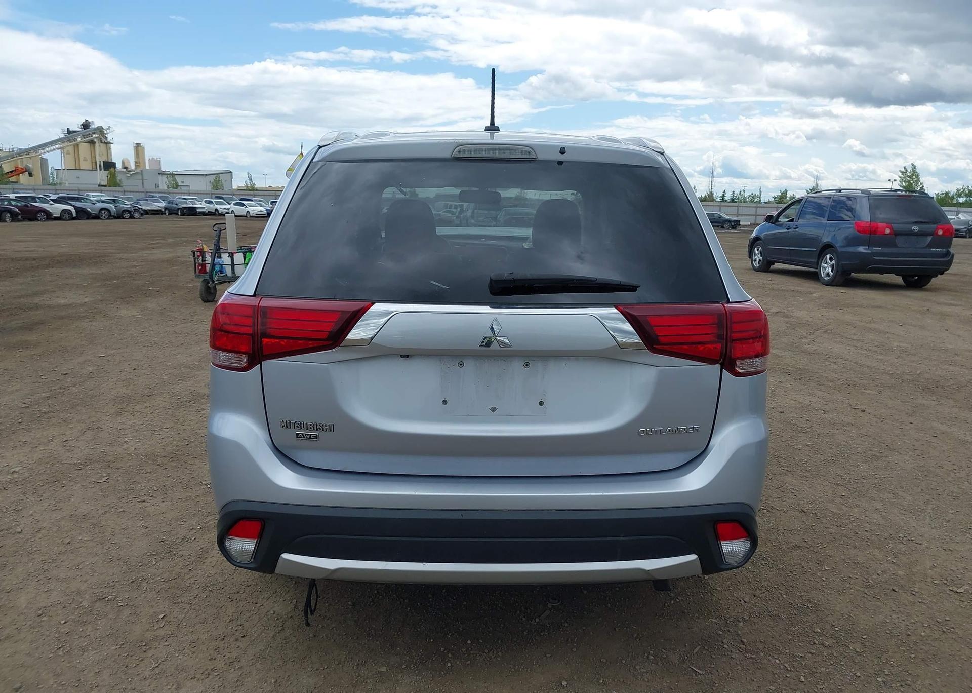 2016 MITSUBISHI OUTLANDER ES