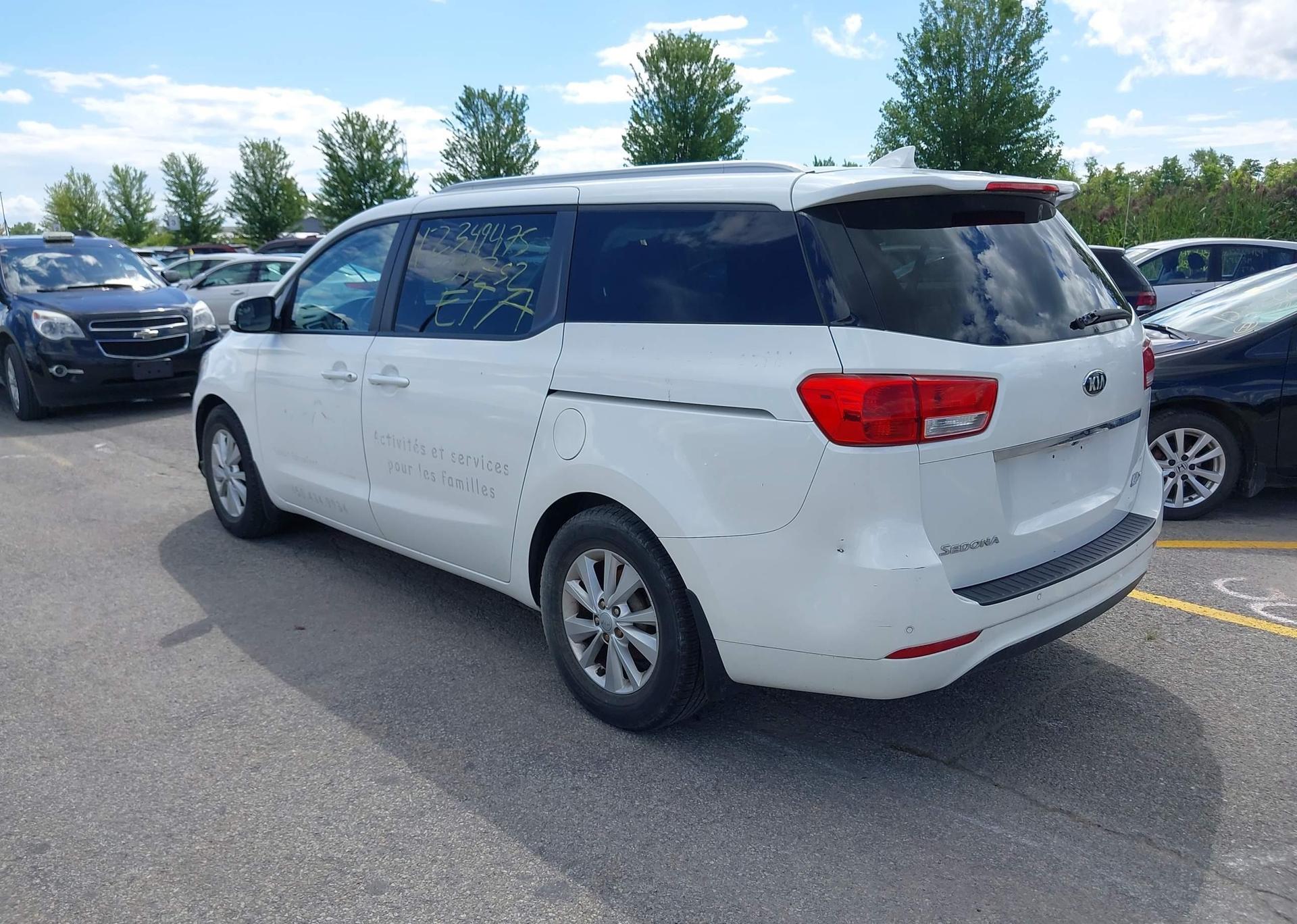 2016 KIA SEDONA LX