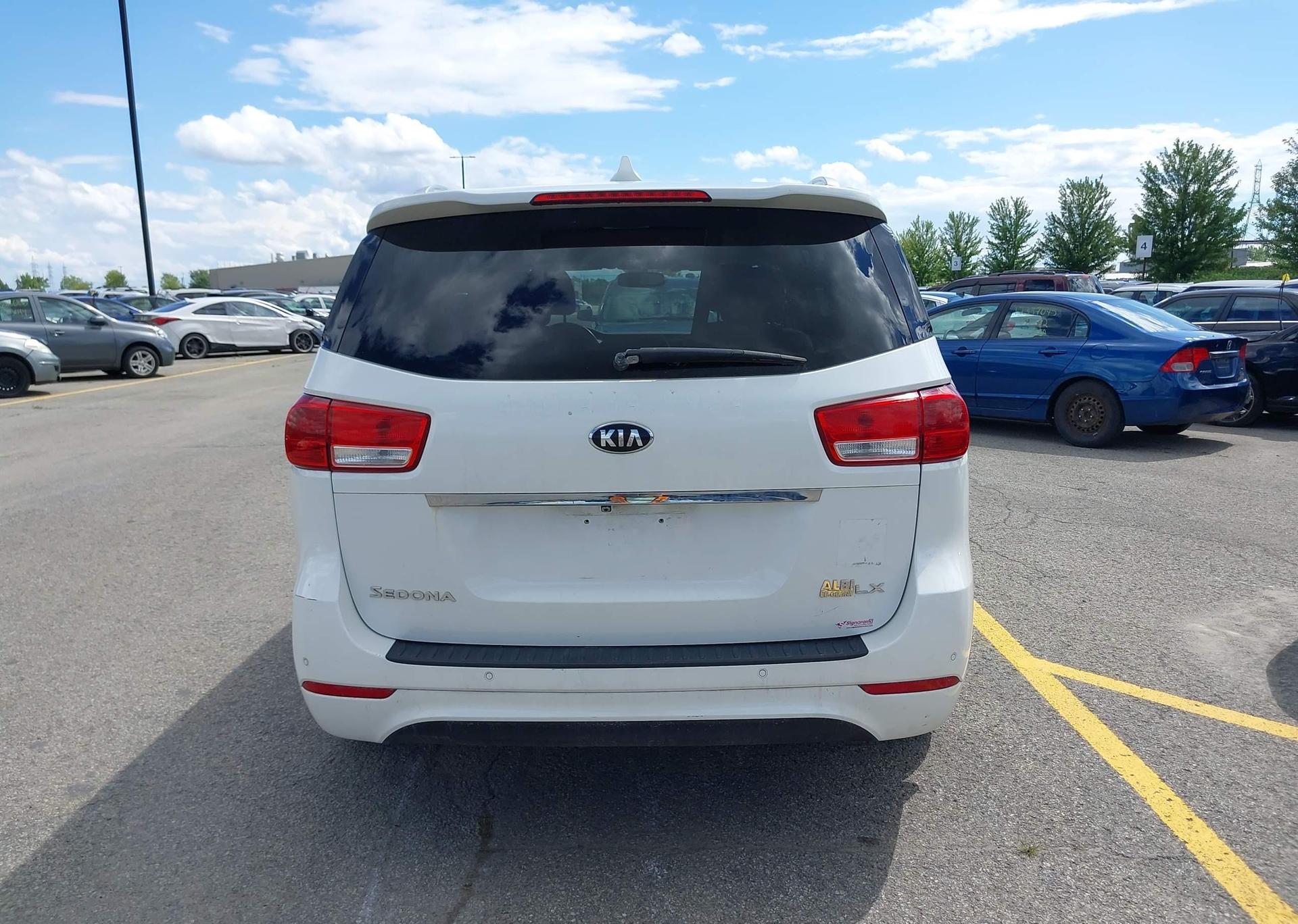 2016 KIA SEDONA LX
