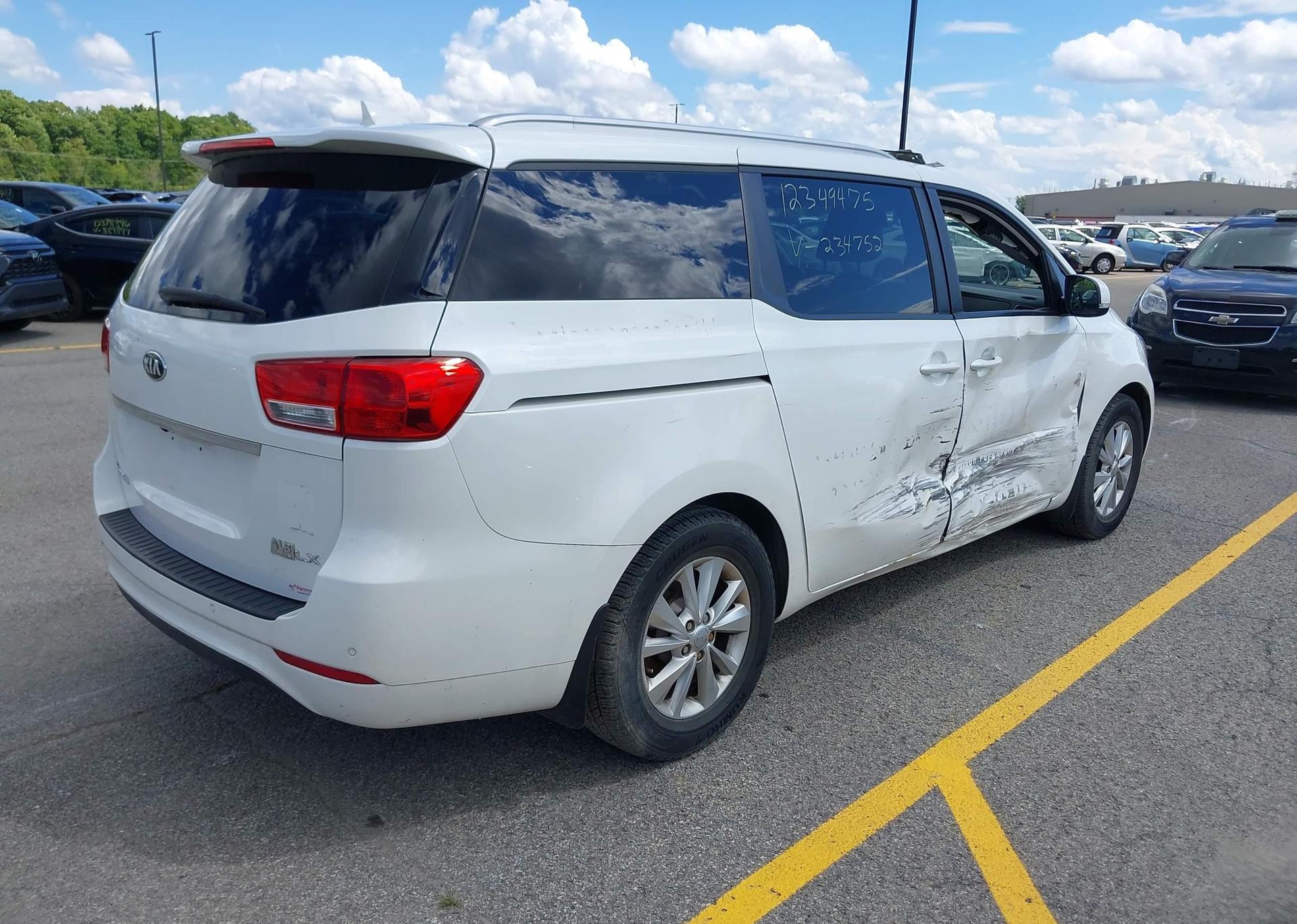 2016 KIA SEDONA LX