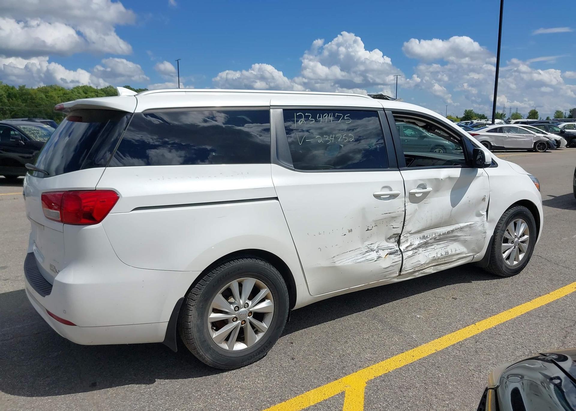 2016 KIA SEDONA LX