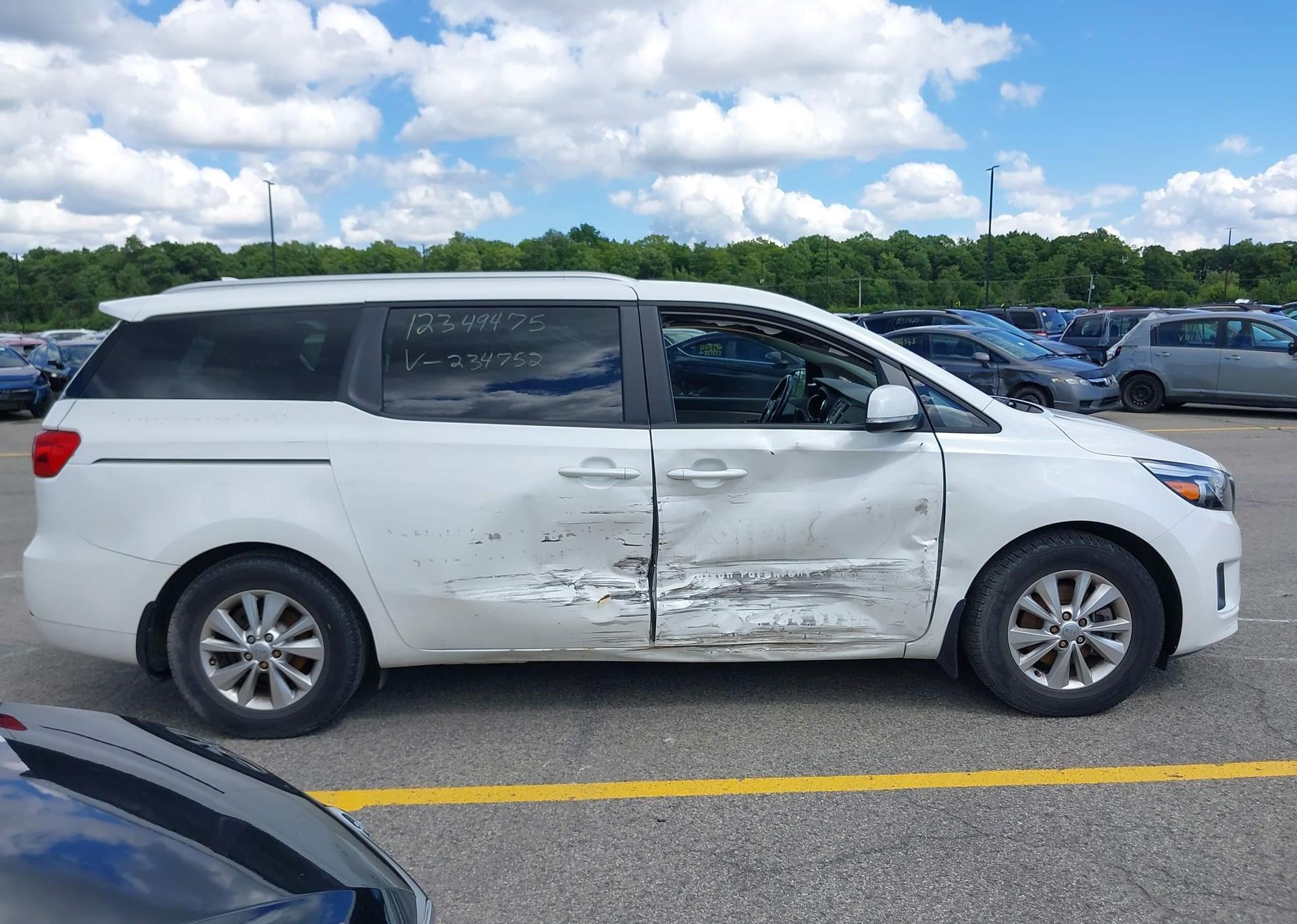 2016 KIA SEDONA LX