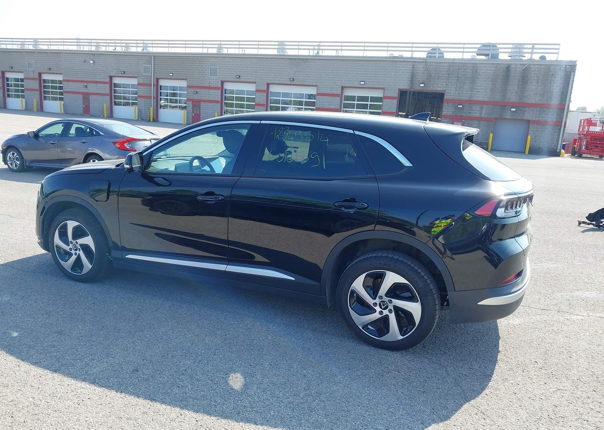 2025 VINFAST TRADING AND VF 8 ECO