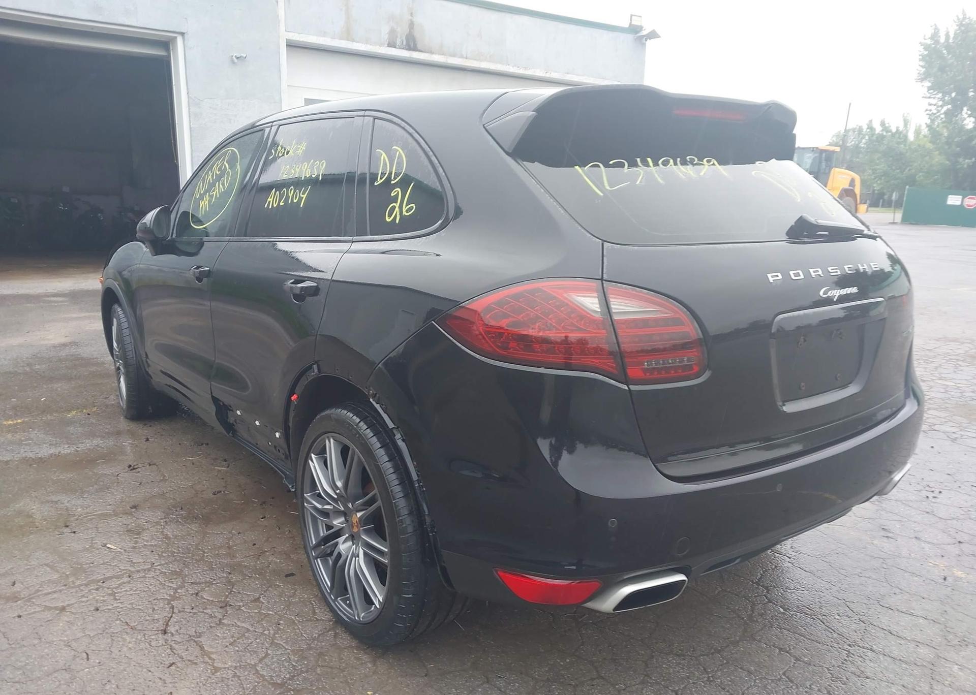 2014 PORSCHE CAYENNE