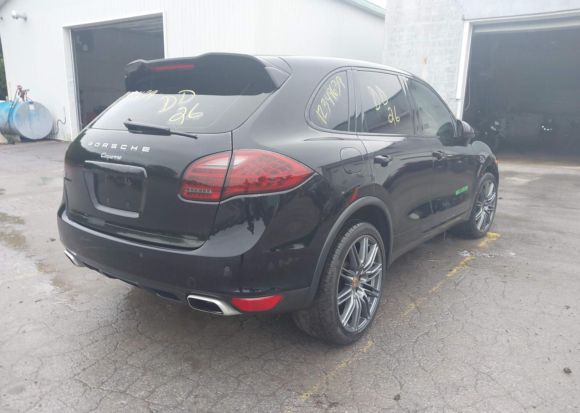 2014 PORSCHE CAYENNE