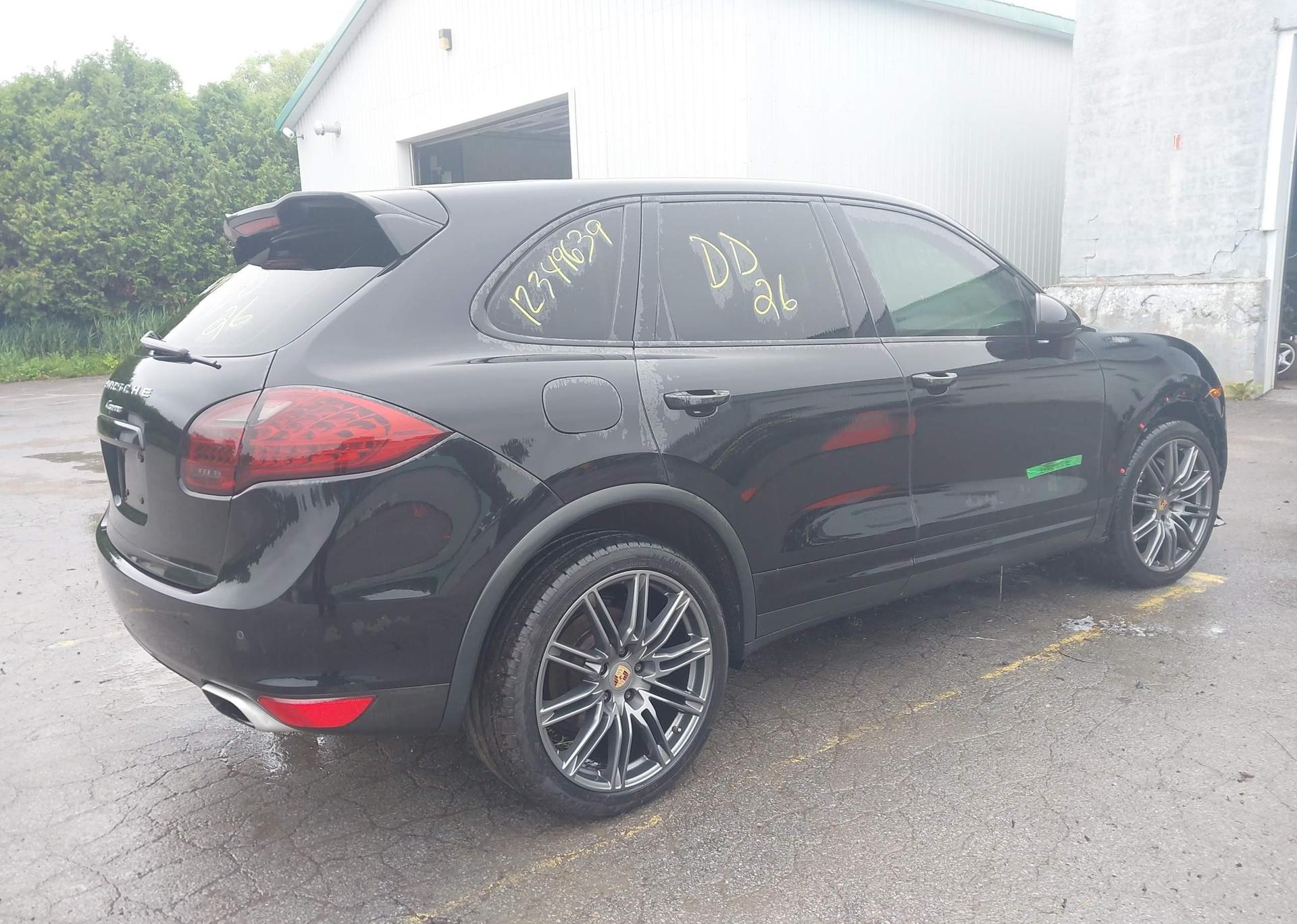 2014 PORSCHE CAYENNE