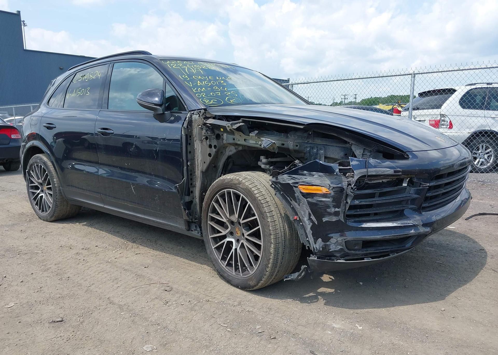 2019 PORSCHE CAYENNE