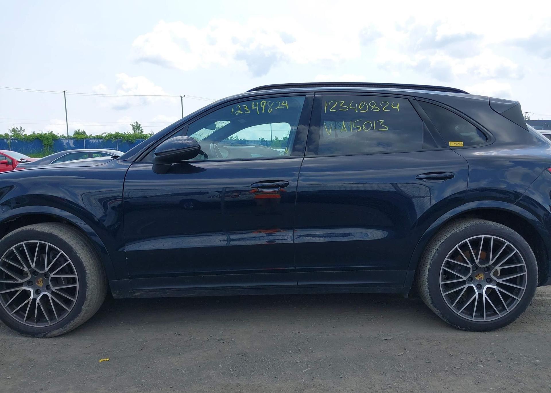 2019 PORSCHE CAYENNE