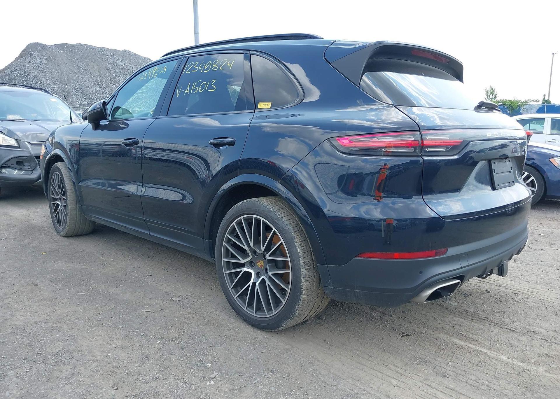2019 PORSCHE CAYENNE