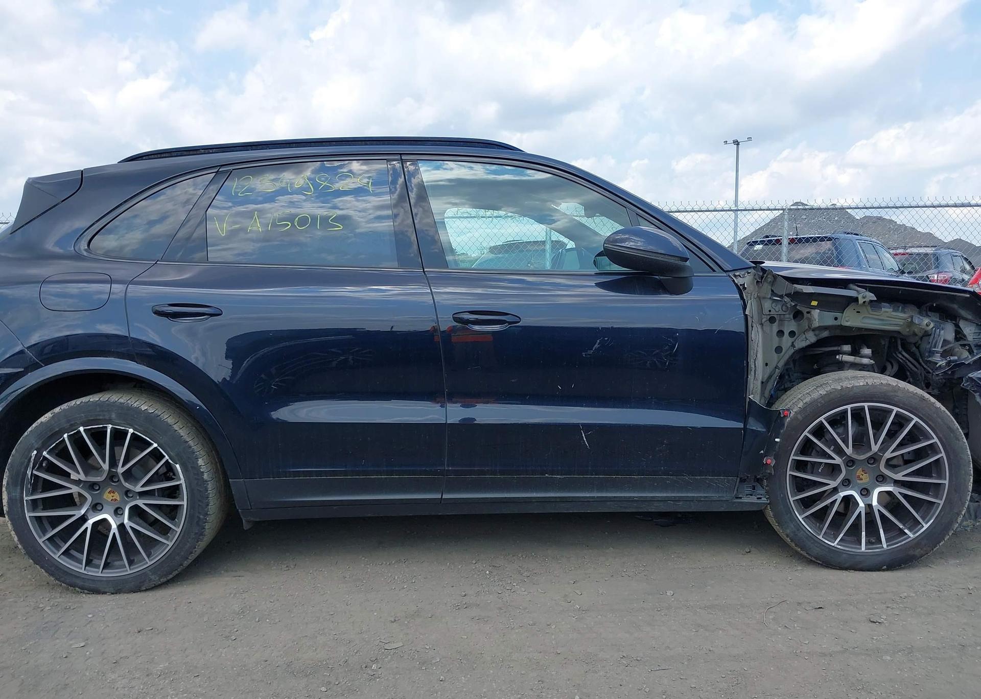 2019 PORSCHE CAYENNE